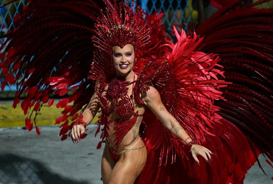 virginia-fonseca-tem-estreia-polemica-na-sapucai-com-vaias2C-problemas-de-figurino-e-escolta-de-segurancas virginia-fonseca-tem-estreia-polemica-na-sapucai-com-vaias2C-problemas-de-figurino-e-escolta-de-segurancas