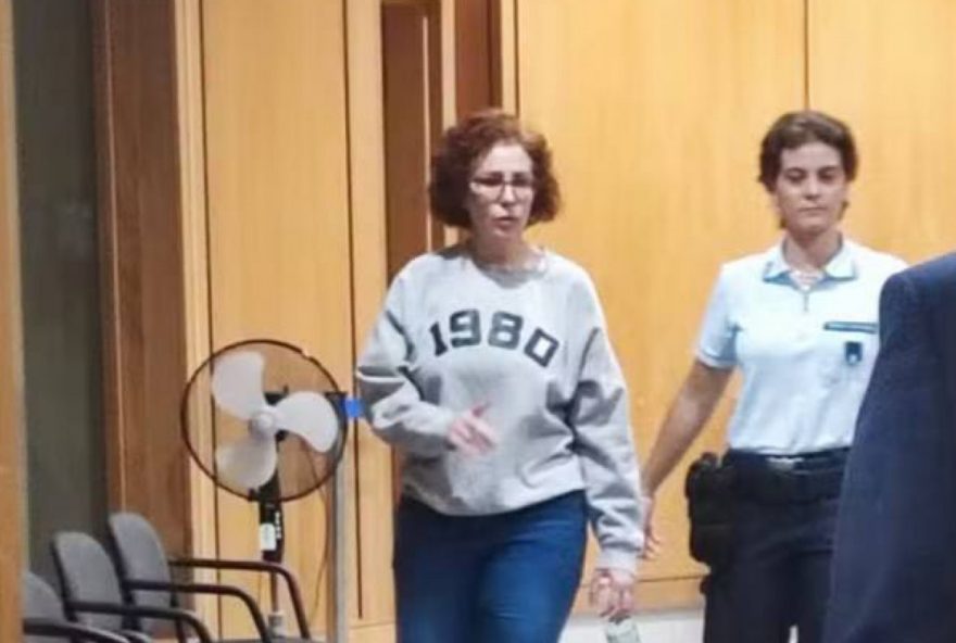 visita-de-flavio-bolsonaro-e-damares-alves-a-zambelli-na-prisao3A-falamos-de-esperanca
