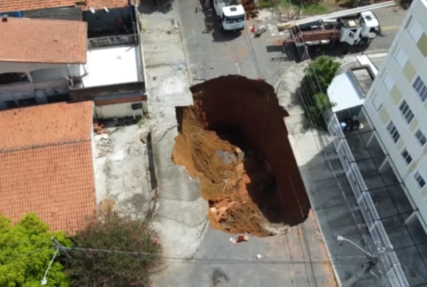 vistoria-e-interdicao-de-imoveis-apos-cratera-em-sao-jose-dos-campos3A-entenda-a-situacao-no-jardim-imperial vistoria-e-interdicao-de-imoveis-apos-cratera-em-sao-jose-dos-campos3A-entenda-a-situacao-no-jardim-imperial