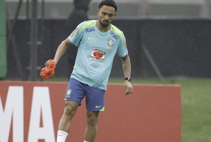 vitinho2C-do-botafogo2C-pode-ser-reserva-na-selecao-brasileira-contra-o-chile3B-confira-a-provavel-escalacao