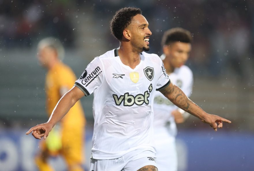 vitinho2C-lateral-do-botafogo2C-e-convocado-para-a-selecao-brasileira