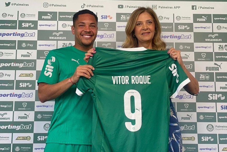 vitor-roque-e-apresentado-como-camisa-9-do-palmeiras2C-leila-pereira-brinca-e-destaca-maior-contratacao-do-futebol-brasileiro