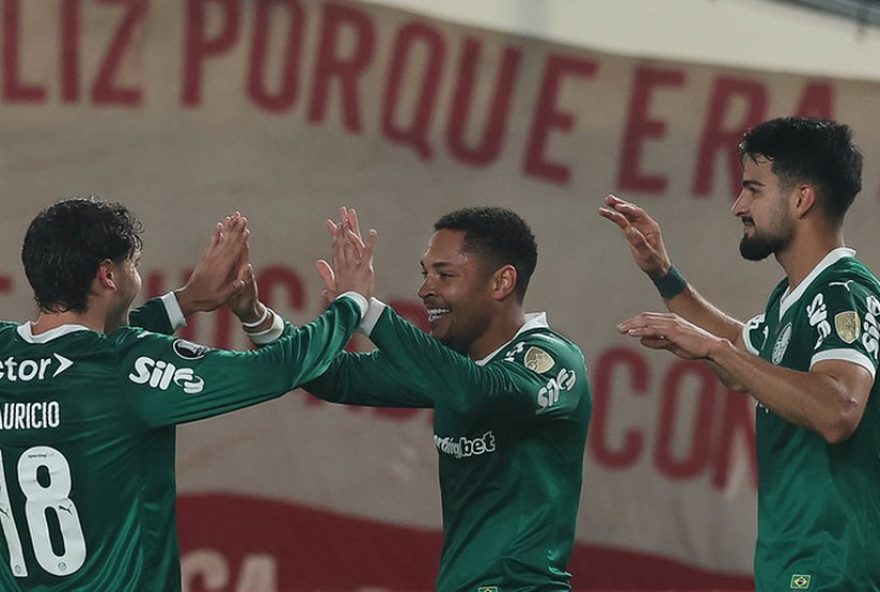 vitor-roque-e-flaco-lopez-se-destacam-juntos-no-palmeiras3A-a-nova-dupla-promissora-rumo-as-quartas-da-libertadores