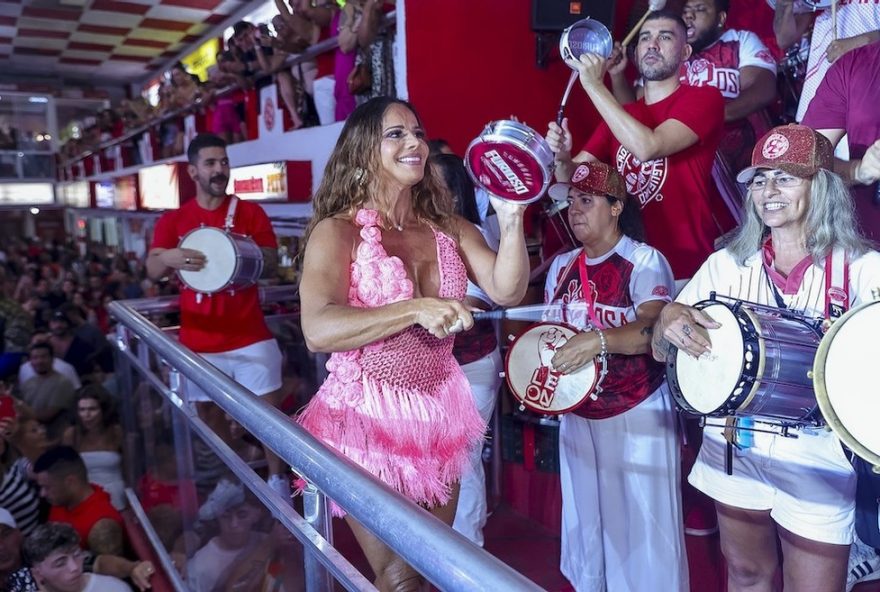 viviane-araujo-brilha-como-rainha-do-salgueiro-em-ensaio-com-musas-e-prestacao-de-homenagem-a-rosa-magalhaes viviane-araujo-brilha-como-rainha-do-salgueiro-em-ensaio-com-musas-e-prestacao-de-homenagem-a-rosa-magalhaes