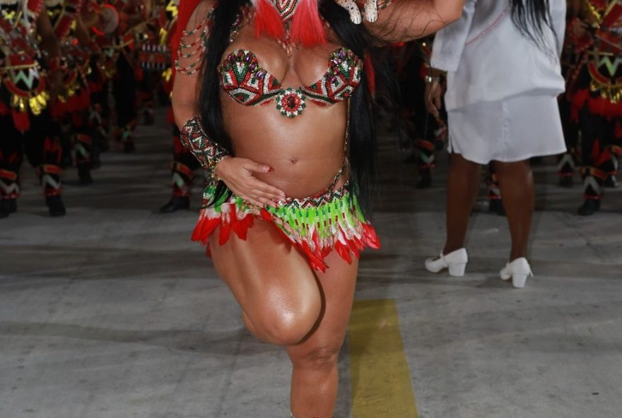 viviane-araujo3A-18-anos-de-reinado-a-frente-da-bateria-do-salgueiro viviane-araujo3A-18-anos-de-reinado-a-frente-da-bateria-do-salgueiro