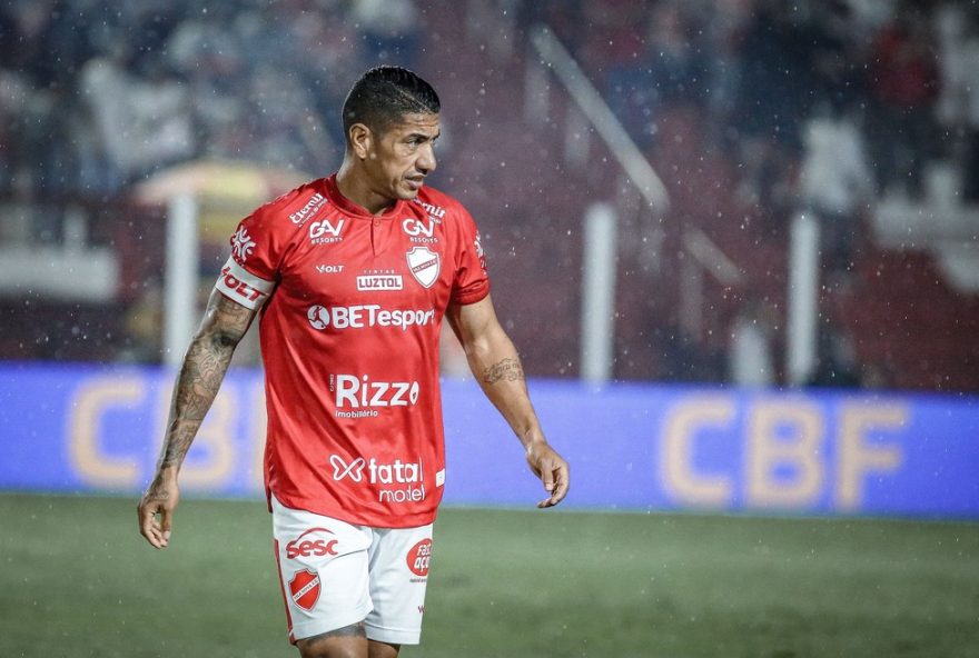 volante-ralf2C-ex-corinthians2C-encerra-passagem-no-vila-nova-apos-quatro-anos