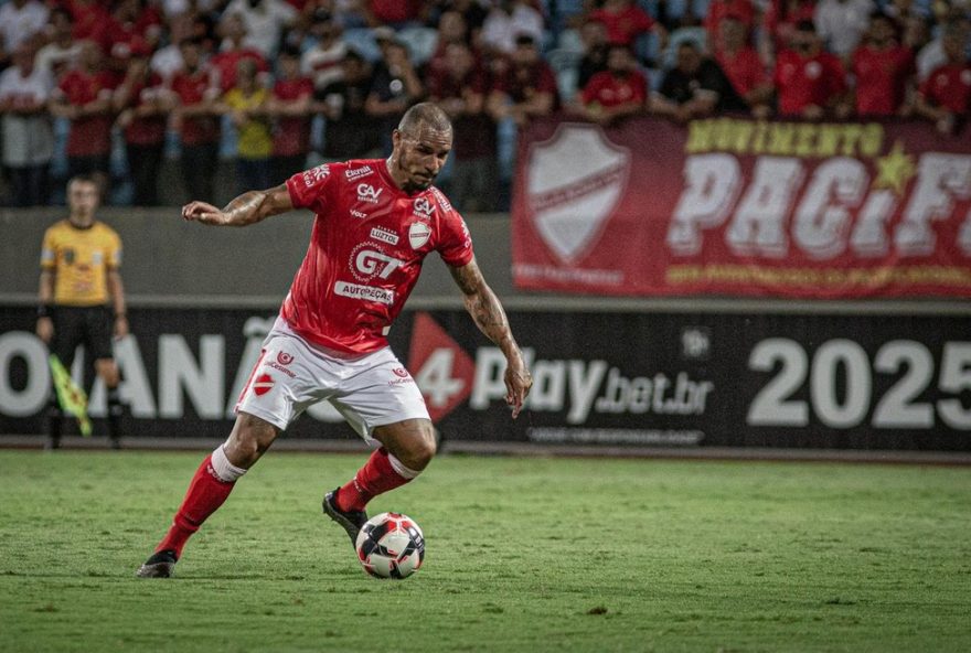 volante-titular-do-vila-nova-enfrenta-periodo-de-recuperacao-apos-diagnostico-de-hernia-inguinal