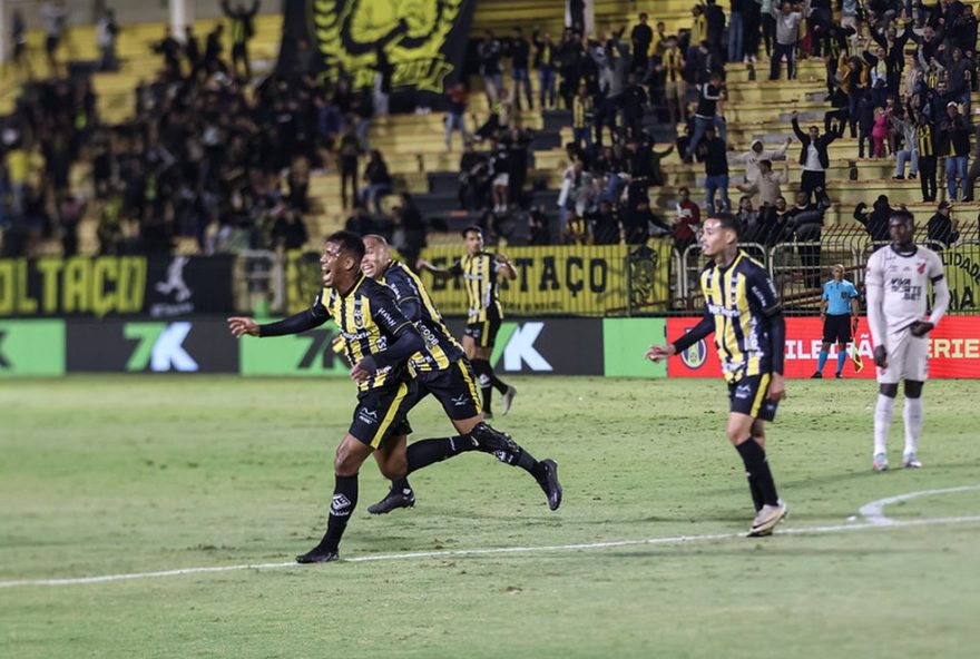 volta-redonda-negocia-renovacao-com-destaque-andre-luiz-para-temporada-2026 volta-redonda-negocia-renovacao-com-destaque-andre-luiz-para-temporada-2026