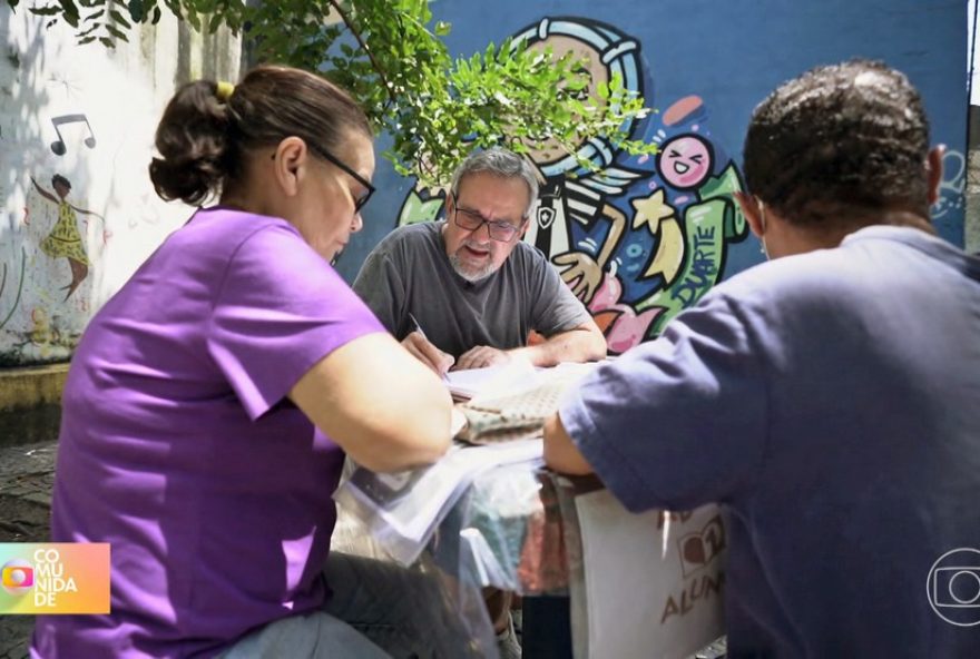voluntarios-do-adote-1-aluno-impactam-1.200-estudantes-com-aulas-gratuitas
