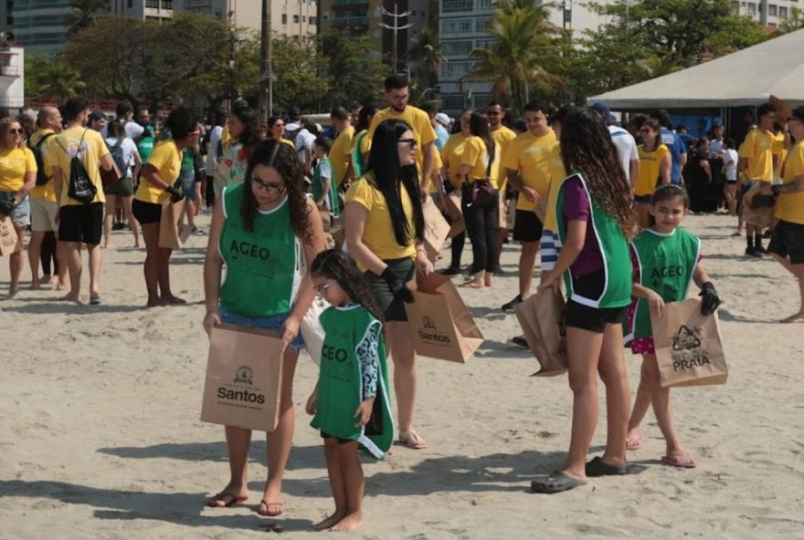 voluntarios-retiram-27-toneladas-de-lixo-nas-praias-de-santos3A-acao-sustentavel-e-mobilizadora-no-dia-mundial-da-limpeza