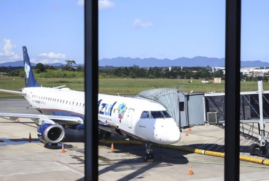 voo-cancelado-apos-ameaca-de-bomba-no-parana3A-passageiro-e-detido-pela-pf
