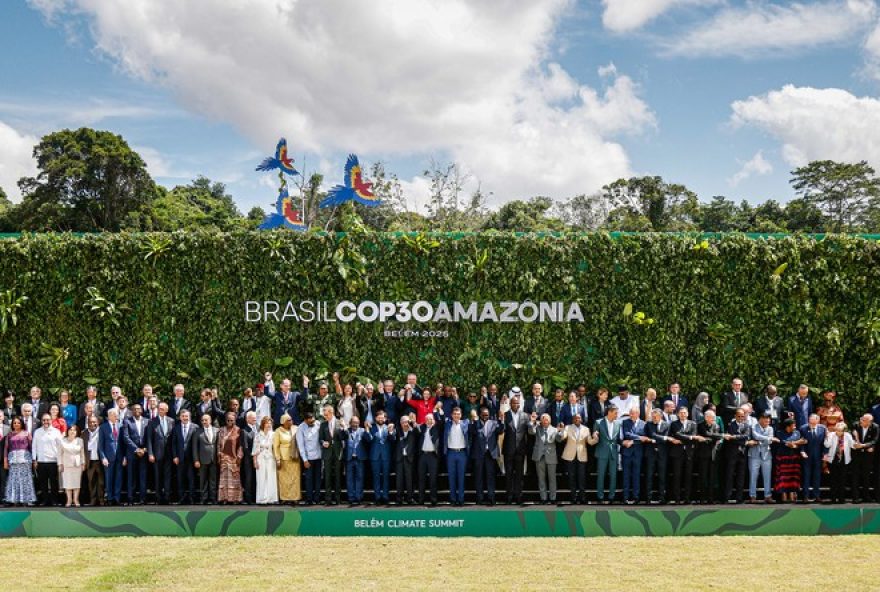 voos-para-decisao-entre-remo-e-goias-custam-a-partir-de-r24-42C6-mil-em-belem-durante-cop-30.-saiba-como-garantir-presenca-no-acesso