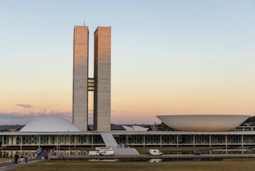 votacao-do-orcamento-2025-e-adiada-devido-a-viagem-de-motta-e-alcolumbre3A-saiba-mais