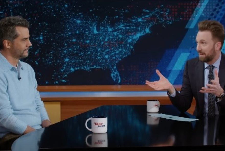 wagner-moura-agradece-ironicamente-a-bolsonaro-em-talk-show