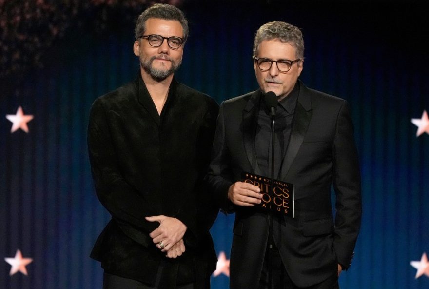 wagner-moura-brilha-no-critics-choice-awards-com-humor-e-talento wagner-moura-brilha-no-critics-choice-awards-com-humor-e-talento