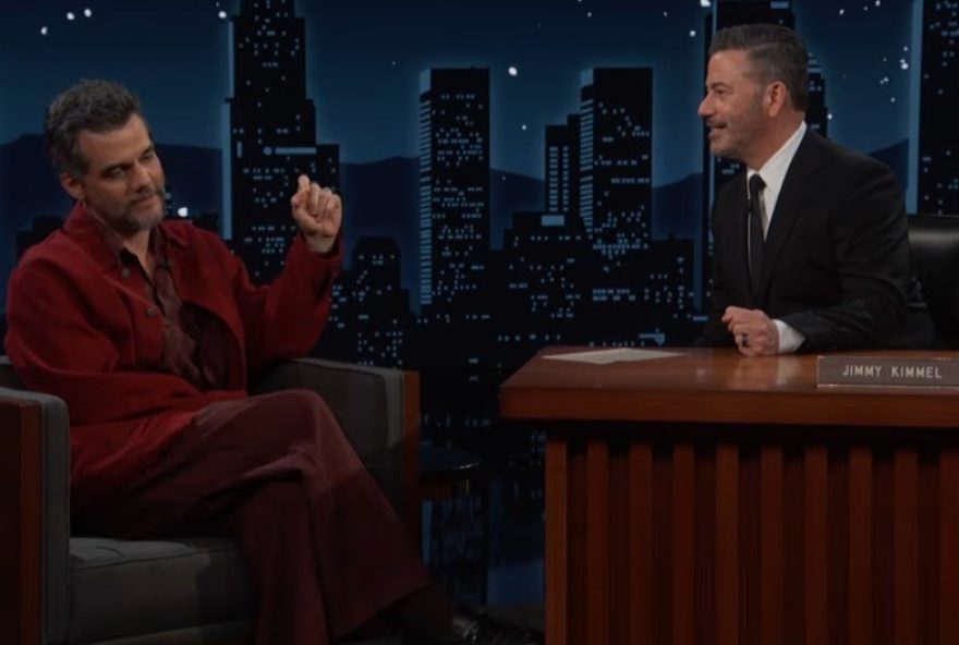 wagner-moura-chama-bolsonaro-de-trump-brasileiro-em-talk-show-de-jimmy-kimmel-as-vesperas-do-oscar3B-assista
