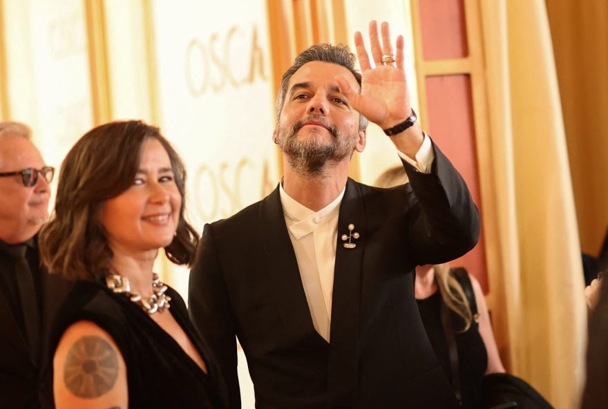 wagner-moura-posa-no-tapete-vermelho-do-oscar-20263B-fotos wagner-moura-posa-no-tapete-vermelho-do-oscar-20263B-fotos