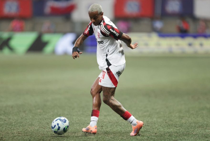 wallace-yan-no-flamengo3A-desempenho-em-queda-e-problemas-de-disciplina-analise-completa