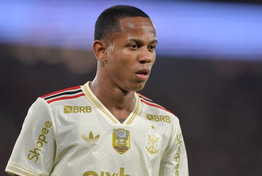 RJ - RIO DE JANEIRO - 31/07/2025 - COPA DO BRASIL 2025, FLAMENGO X ATLETICO-MG - Wallace Yan jogador do Flamengo durante partida contra o Atletico-MG no estadio Maracana pelo campeonato Copa Do Brasil 2025. Foto: Thiago Ribeiro/AGIF
