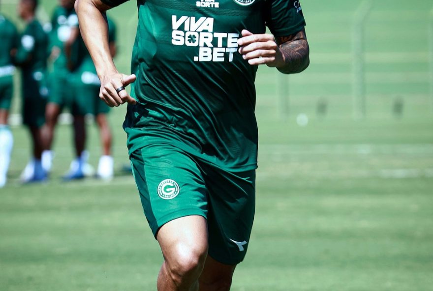wellington-rato-comemora-lideranca-do-goias-na-serie-b-com-vitoria-decisiva