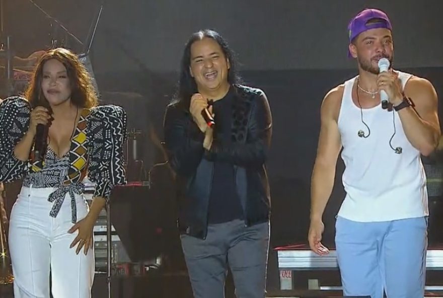 wesley-safadao3A-convida-ex-calcinha-preta-para-dvd-no-festival-de-verao wesley-safadao3A-convida-ex-calcinha-preta-para-dvd-no-festival-de-verao