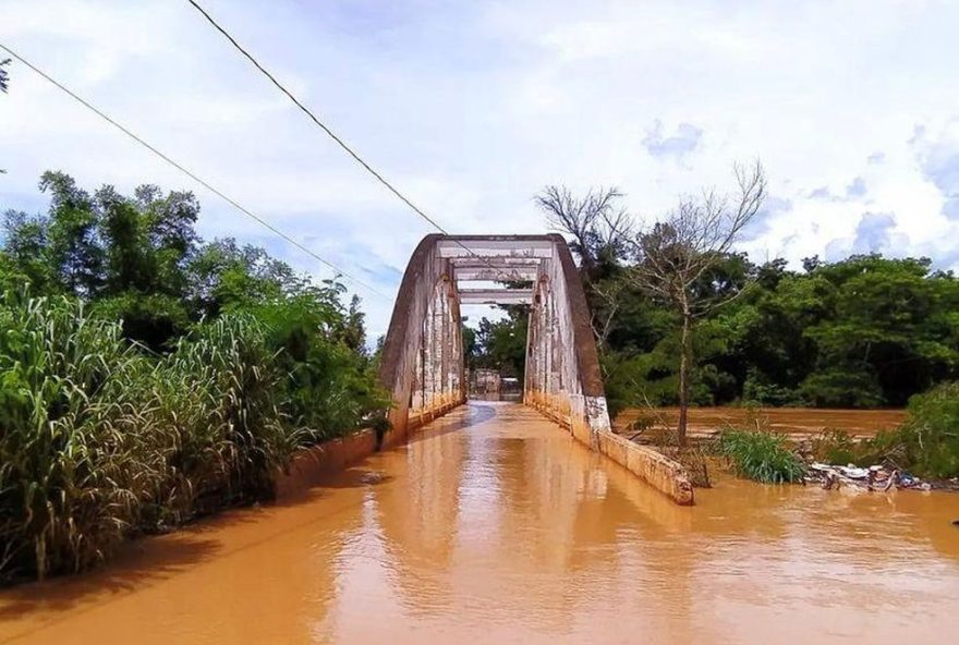 Não houve vítimas, mas a água da barragem causou impactos ambientais em pastagem e sub-bosques de floresta da Mata Atlântica