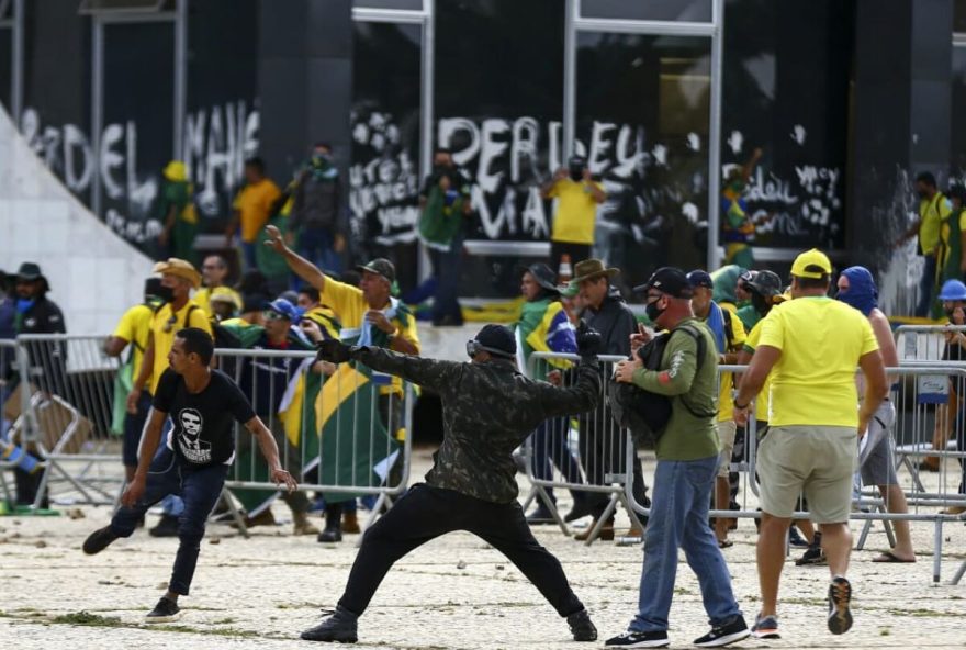 Ataques a jornalistas crescem 23% e têm os Bolsonaro em quase metade dos casos