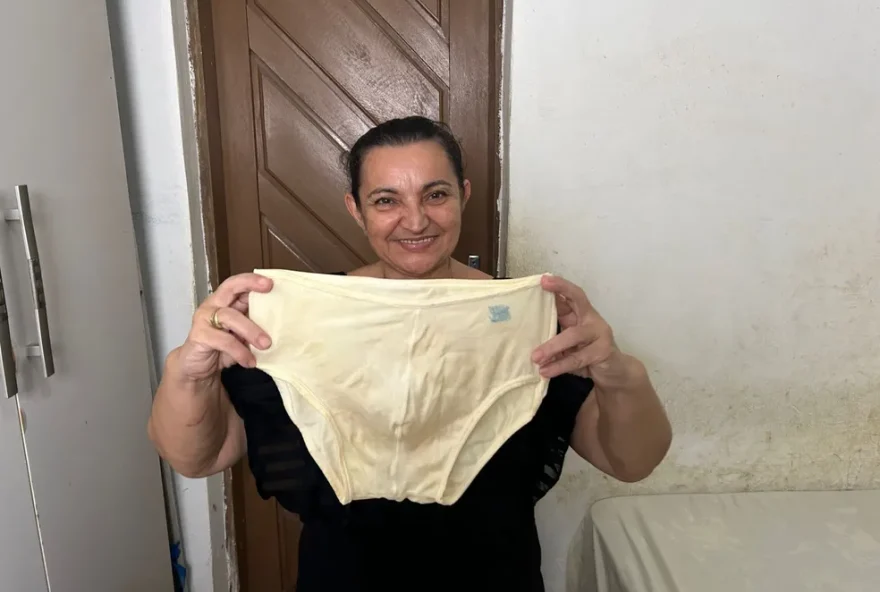 Solange Almeida conta que guarda a última cueca que o cantor usou em vida e que não lavou a roupa íntima. (Foto: Lucas Cortez/Inter TV Cabugi)