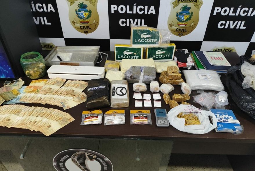 Um homem foi preso apontado pela polícia como o responsável por produzir as drogas e repassá-las para outros traficantes da região I Foto: Divulgação/PC-GO