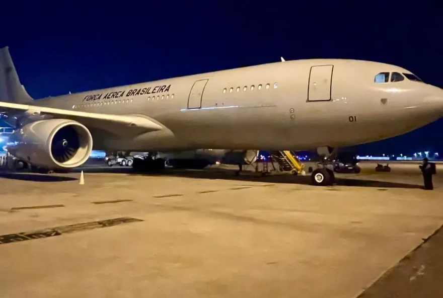 Aeronave KC-30 da FAB Decola de Beirute com 229 Brasileiros e 3 Pets; Escala em Lisboa e Chegada Prevista em São Paulo. (Foto: Reprodução/Agência Brasil)