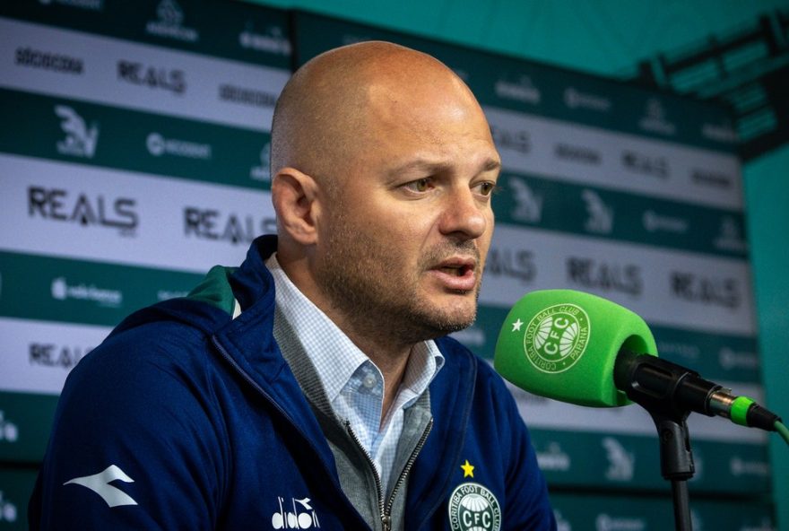 william-thomas-aposta-em-elenco-equilibrado-do-coritiba-para-o-returno-da-serie-b