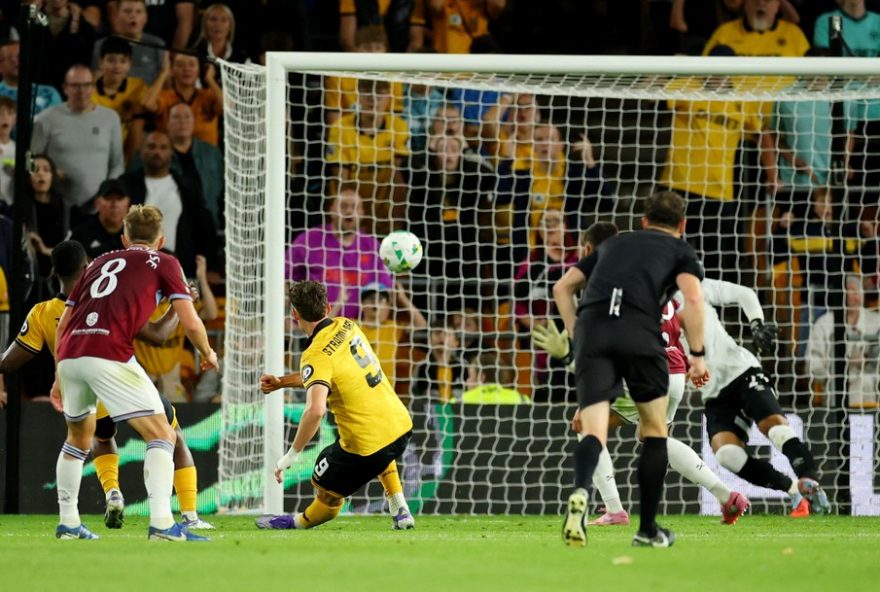 wolverhampton-avanca-na-copa-da-liga-inglesa-com-vitoria-emocionante-sobre-west-ham3A-destaque-para-atuacao-decisiva-de-strand-larsen