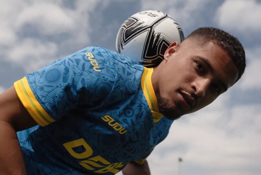 wolverhampton-football-club-lanca-novo-terceiro-uniforme-em-homenagem-ao-brasil