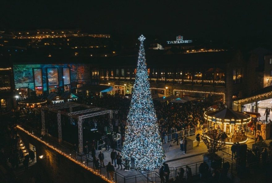 03/12/2025 El barrio cultural WOW Porto prolonga su programación navideña hasta el 6 de enero.

El barrio cultural WOW Porto (World of Wine), ubicado en Vila Nova de Gaia, ha anunciado la extensión de su programación festiva 'WOW Porto es Navidad' hasta el próximo 6 de enero, coincidiendo con la llegada de los Reyes Magos, tras congregar a más de 4.000 personas en el encendido de su árbol de 13 metros.

ESPAÑA EUROPA MADRID ECONOMIA
WOW PORTO