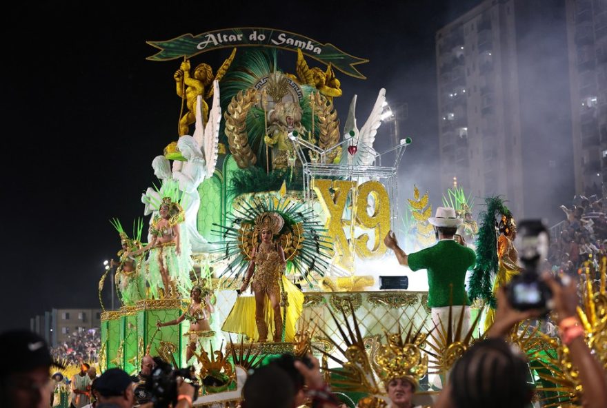 x-9-e-campea-do-carnaval-de-santos-2025-com-enredo-sobre-nossa-senhora-aparecida3A-confira-os-resultados-e-destaques-da-apuracao