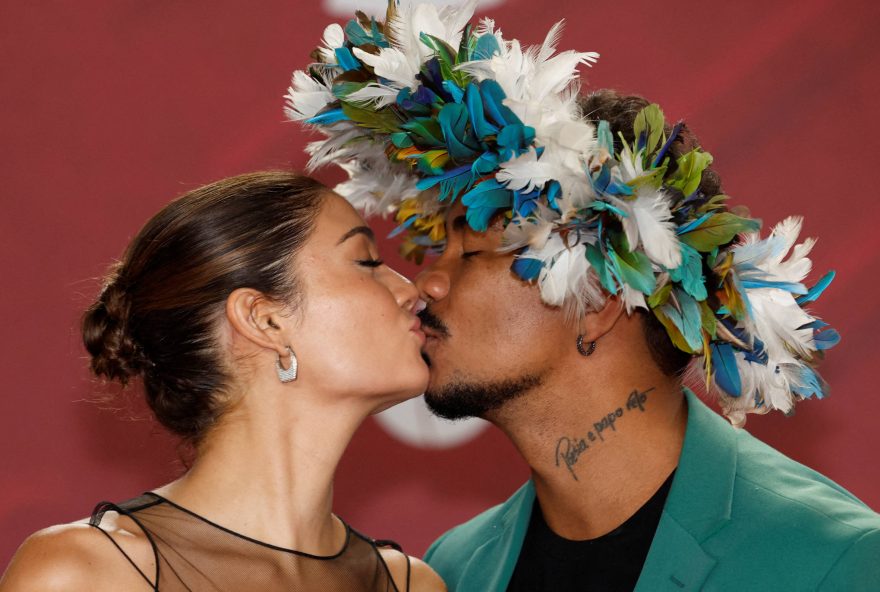 xama-e-sophie-tentam-burlar-regra-na-festa-de-bruna-marquezine