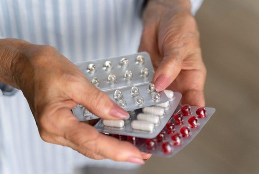 xerostomia3A-riscos-e-impactos-na-saude-bucal-com-mais-de-400-medicamentos3B-saiba-como-se-proteger-com-dicas-profissionais