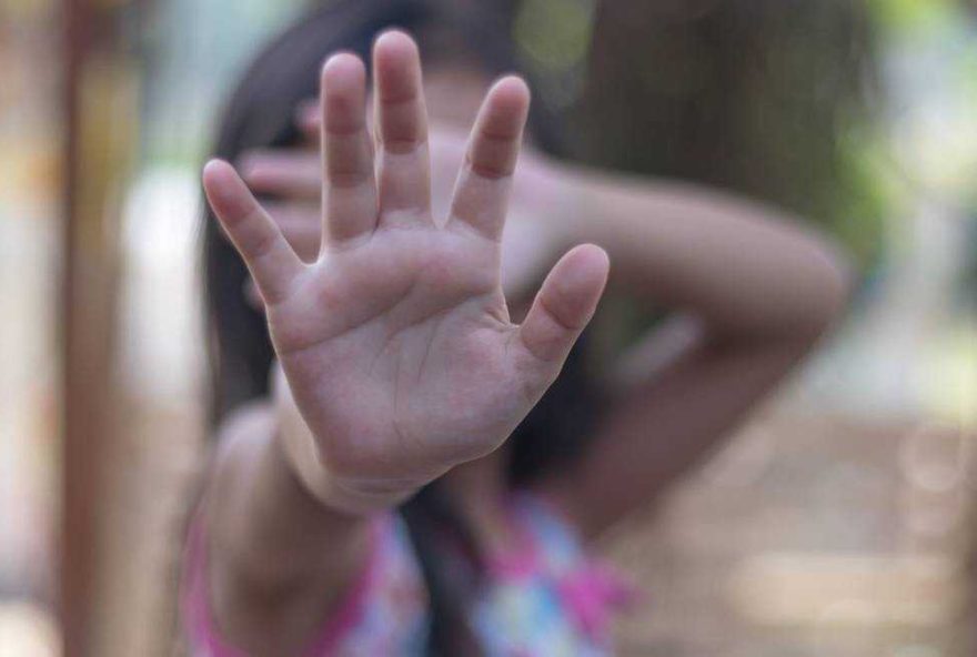 Segundo a Polícia Civil, a vítima tem apenas 8 anos e foi violentada um lote baldio (Foto: imagem ilustrativa)