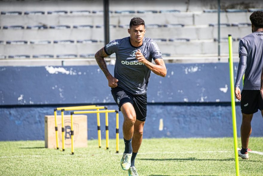 zagueiro-camutanga-se-destaca-no-remo-e-mira-acesso-inedito-para-a-serie-a-do-brasileirao
