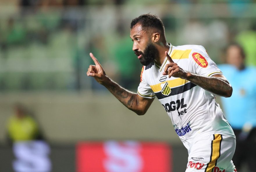 zagueiro-cesar-martins-reforca-o-criciuma-para-o-campeonato-catarinense-e-serie-b3A-conheca-seu-historico-e-expectativas-para-a-temporada MG - BELO HORIZONTE - 03/11/2025 - BRASILEIRO B 2025, AMERICA-MG X NOVORIZONTINO - Cesar Martins jogador do Novorizontino comemora seu gol durante partida contra o America-MG no estadio Independencia pelo campeonato Brasileiro B 2025. Foto: Gilson Lobo/AGIF