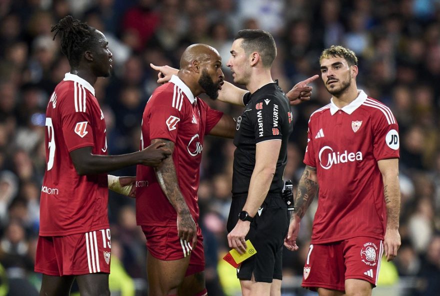 zagueiro-marcao-do-sevilla-leva-6-jogos-de-suspensao-por-discussao-com-arbitro zagueiro-marcao-do-sevilla-leva-6-jogos-de-suspensao-por-discussao-com-arbitro