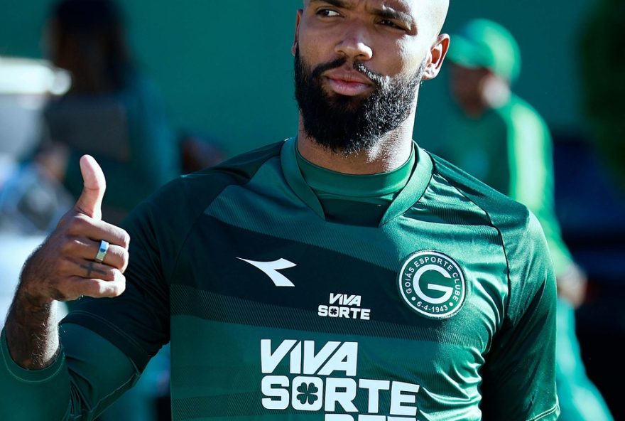 zagueiro-messias-confia-na-recuperacao-do-goias-apos-instabilidade3A-22a-virada-esta-proxima22
