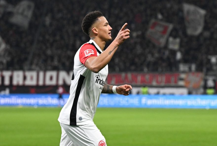 zagueiro-tuta-celebra-vaga-do-eintracht-frankfurt-na-champions-league3A-22temporada-intensa-e-conquistadora22
