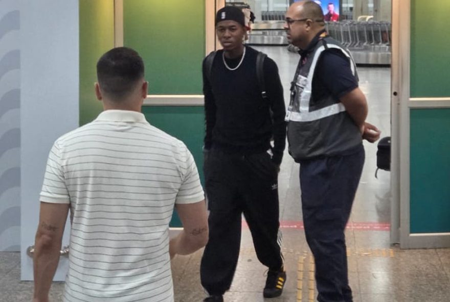 zagueiro-vitao2C-novo-reforco-do-flamengo2C-chega-ao-rio-para-temporada-2026 zagueiro-vitao2C-novo-reforco-do-flamengo2C-chega-ao-rio-para-temporada-2026