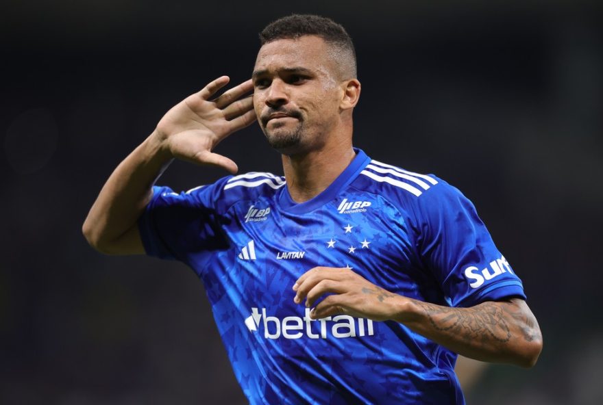 ze-ivaldo-recebe-sondagens-e-futuro-no-cruzeiro-e-incerto