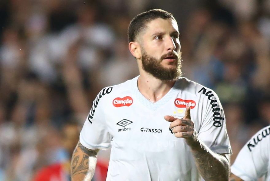 ze-rafael-e-adonis-se-juntam-ao-grupo-do-santos-para-enfrentar-novorizontino SP - SANTOS - 04/02/2026 - BRASILEIRO A 2026, SANTOS X SAO PAULO - Ze Rafael jogador do Santos comemora seu gol durante partida contra o Sao Paulo no estadio Vila Belmiro pelo campeonato Brasileiro A 2026. Foto: Mauricio De Souza/AGIF