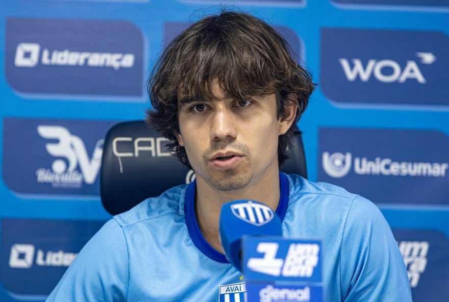 ze-ricardo-pronto-para-desafio-entre-avai-e-criciuma-na-serie-b3A-expectativa-e-determinacao-em-alta