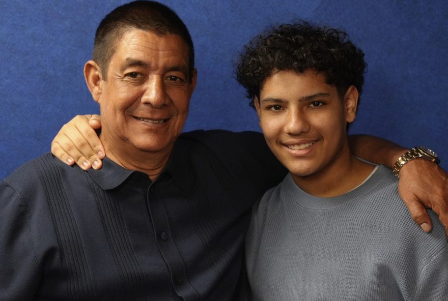 zeca-pagodinho-lanca-single-inedito-fe-e-esperanca-com-participacao-do-neto-noah