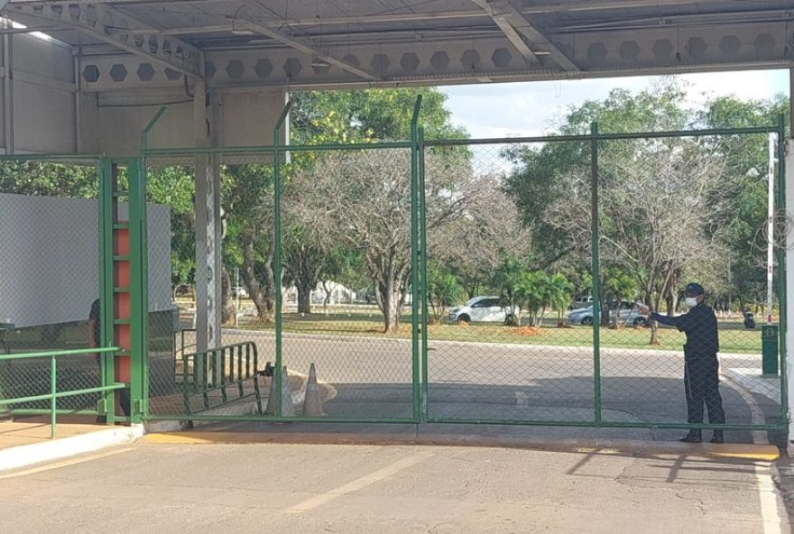 zoologico-de-brasilia-e-fechado-por-suspeita-de-gripe-aviaria-em-aves-silvestres
