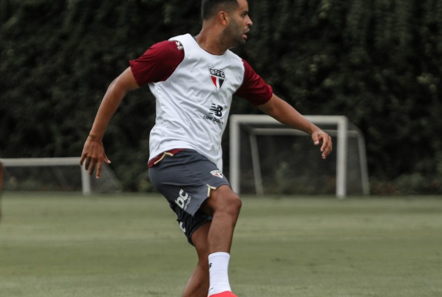 zubeldia-prepara-equipe-do-sao-paulo-em-treino-11x11-para-jogo-treino-contra-o-sao-bernardo-no-morumbi.-recuperacoes-e-desafios-a-vista